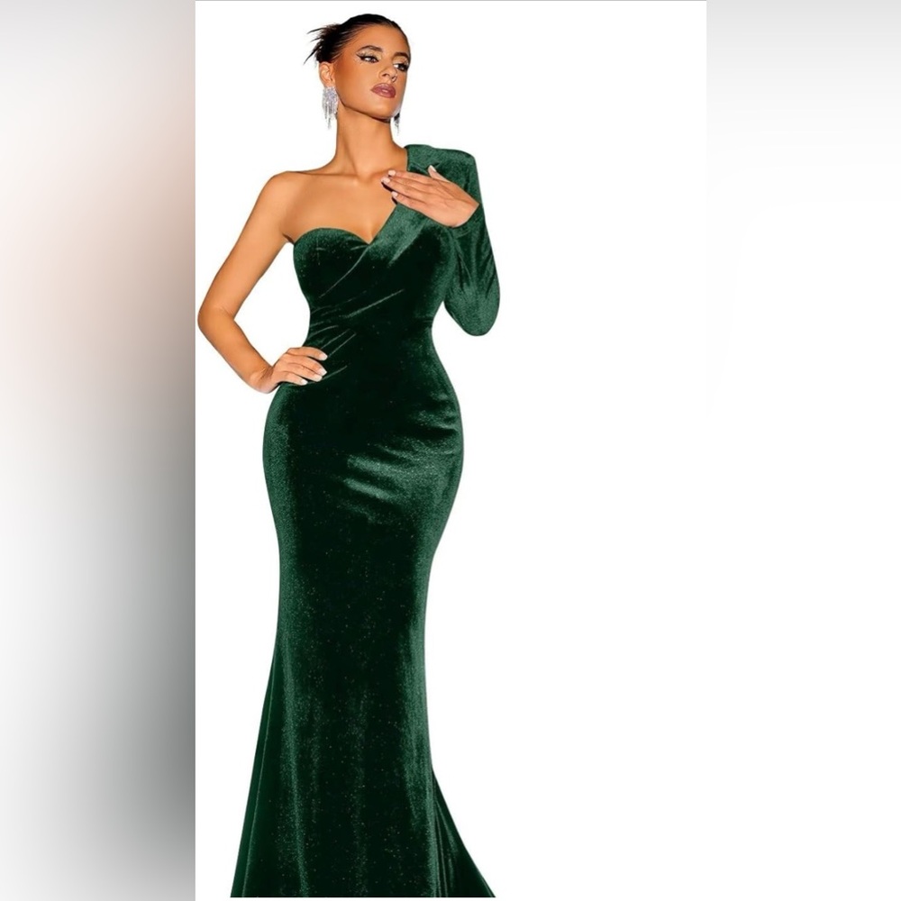 Amazon One-Shoulder Dark Green Velvet Gown